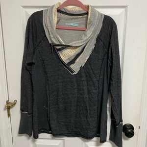 Maurice’s long sleeve top. Size large.